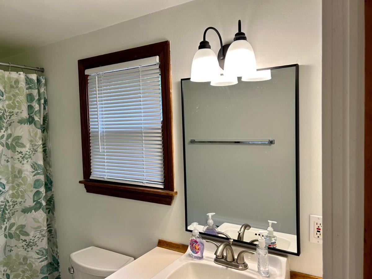 Traveler'S Den In Medford Apartment Bagian luar foto