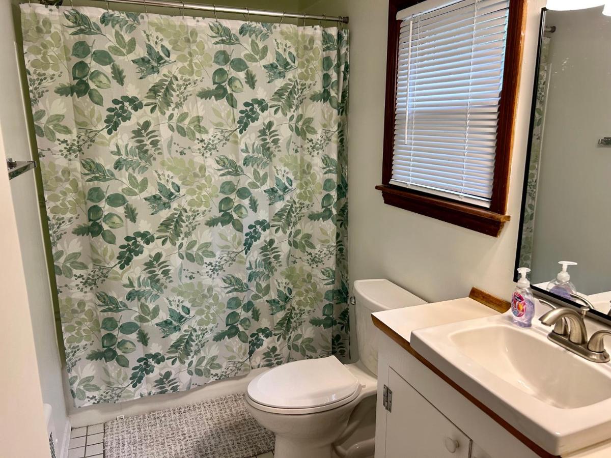 Traveler'S Den In Medford Apartment Bagian luar foto