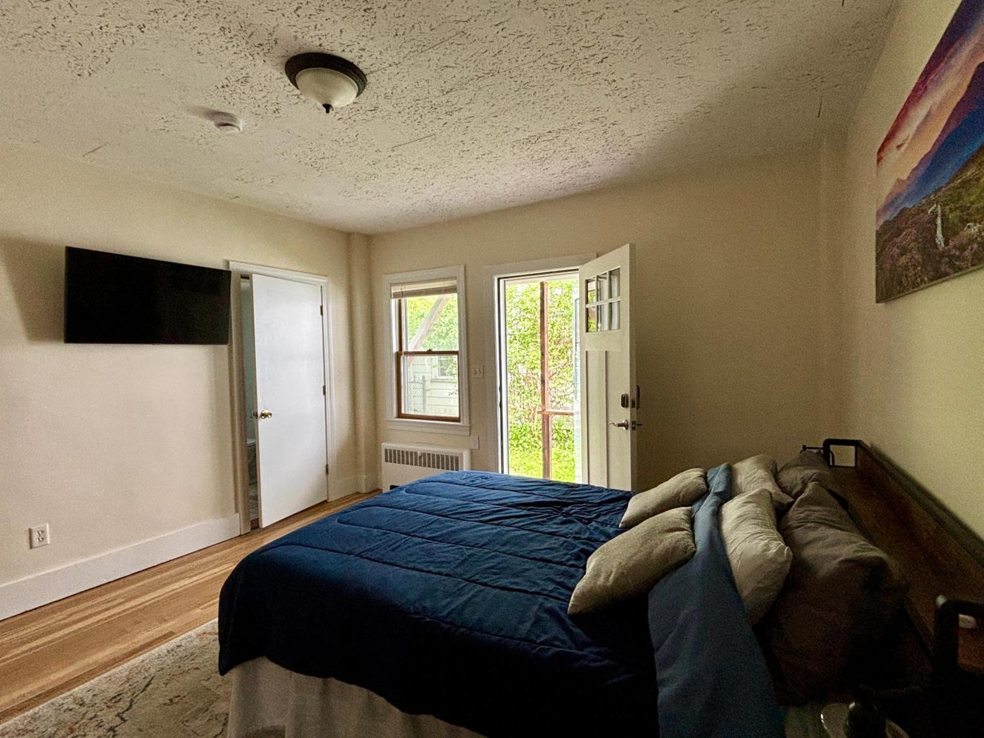 Traveler'S Den In Medford Apartment Bagian luar foto