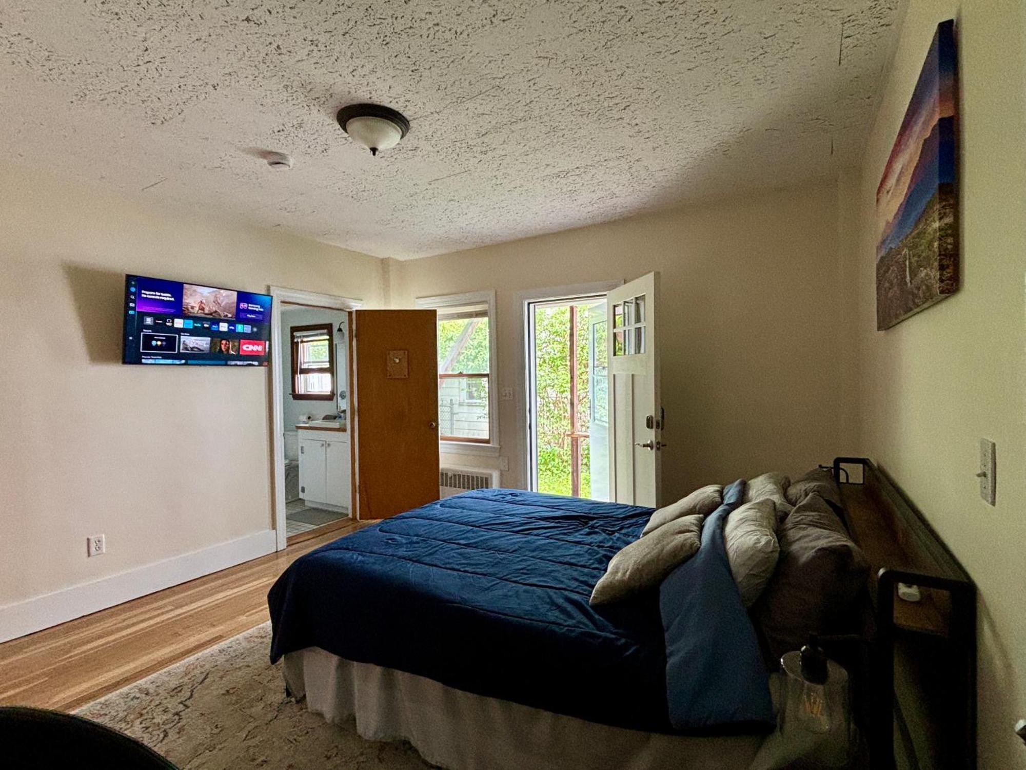 Traveler'S Den In Medford Apartment Bagian luar foto